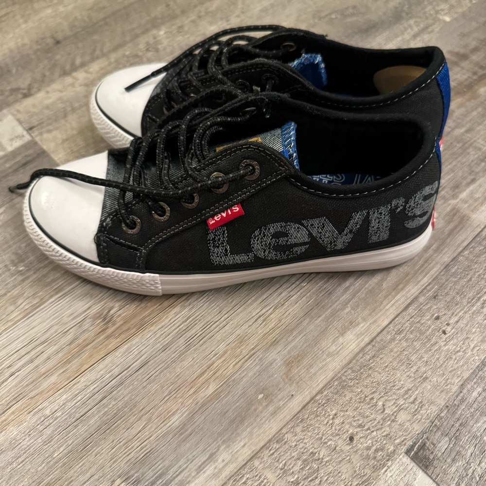 Levi's Kids Black and White Canvas Sneakers boys size 2